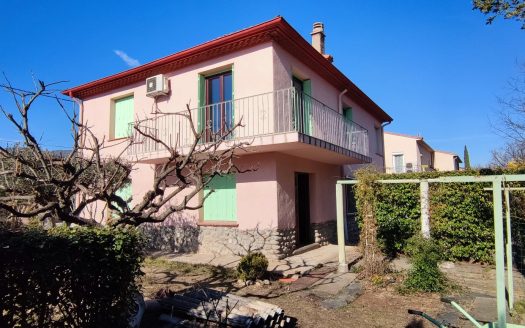 6 room detached house with garden and garage