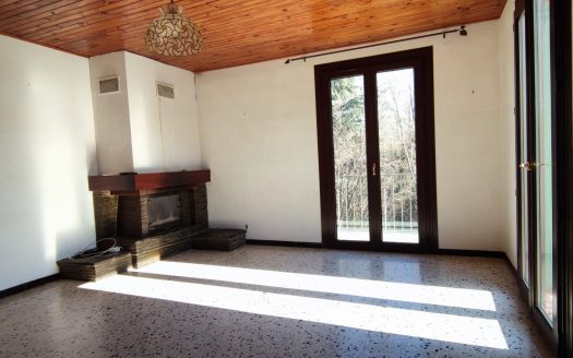 6 room detached house with garden and garage