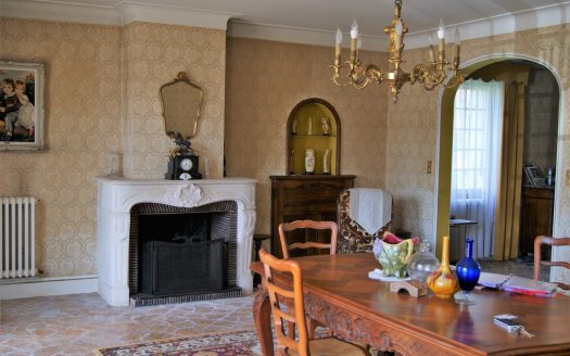 Elegant house to refresh of 255sqm from 1900 and 1970 for the recent part with beautiful materials