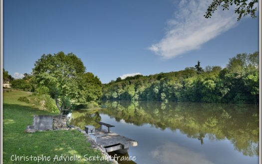 2 houses by the river Dordogne