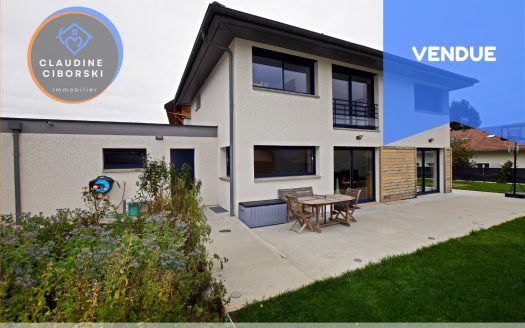 Contemporary House with Mountain View and Strategic Location in La Roche sur Foron