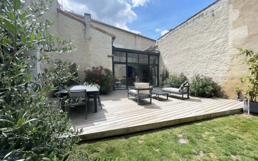 OLD CHARENTAISE ENTIRELY RENOVATED, 7 ROOMS, 282 M²
