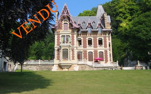 Manor house of 470 sqm in a parc of 5220 sqm with a view of the Seine