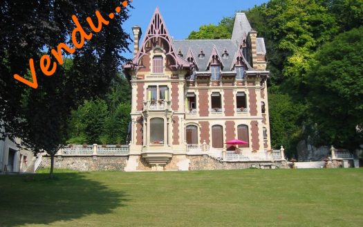 Manor house of 470 sqm in a parc of 5220 sqm with a view of the Seine