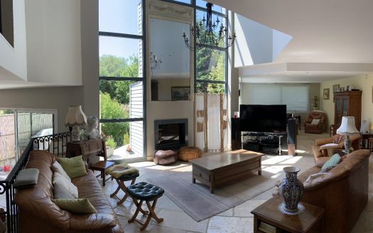 Architect-designed house 249 sqm in the heart of Mont St Aignan