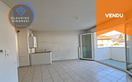 Double Opportunity: T2 with Private Parking in Scionzier, Ideal for Investing or Moving In