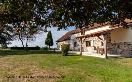 Charming property with gite and open view