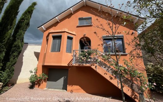 Renovated house from the 30's, garage, beautiful garden