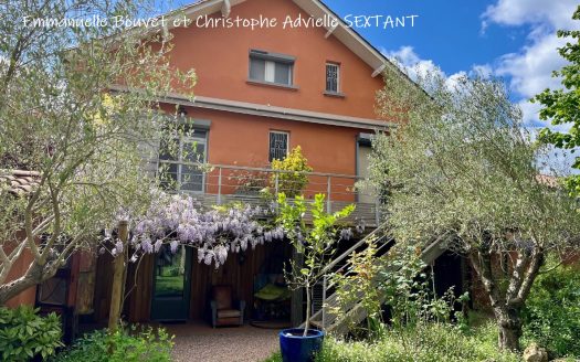 Renovated house from the 30's, garage, beautiful garden