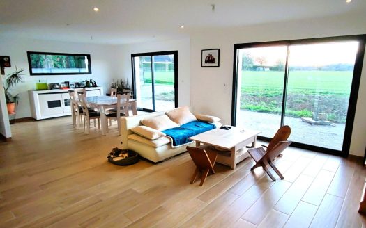 Contemporary single storey 4 bedrooms