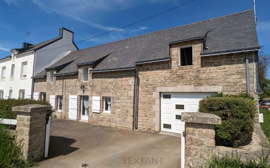 Pretty four bedroomed stone cottage
