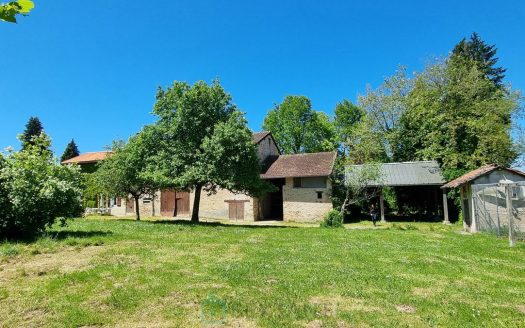 COUNTRY HOUSE WITH OUTBUILDINGS AND 2.4 HA OF LAND