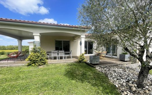 HOUSE BUILT IN 2010 OF 198M² ON A PLOT OF MORE THAN 6590M²