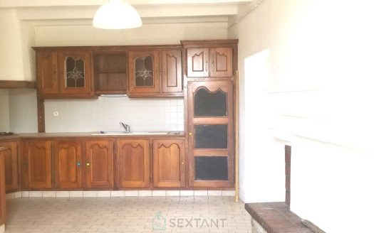 CHARENTAISE, 95M², 3 BEDROOMS, GARDEN, LARGE OUTBUILDINGS
