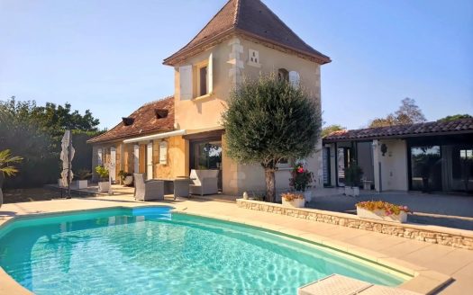 HOUSE WITH SWIMMING POOL IN PECHARMANT