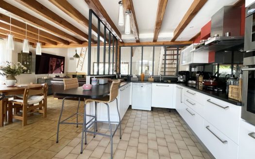 187 SQM HOUSE ON A 1,847 SQM PLOT WITH SWIMMING POOL.
