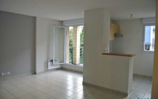 1-bedroom apartment in residence with swimming pool in Limoges