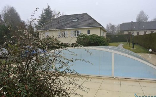 Architect-designed home with swimming pool near Limoges