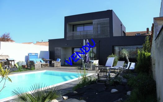 Just 1.5km from central La Rochelle