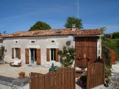 Stone character house in good order, iol central heating, pelet burner, nice garden with open views, 4 bedrooms