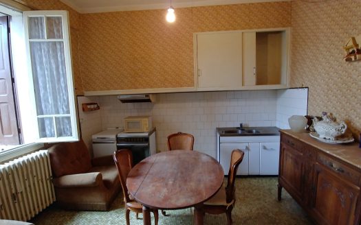 SPACIOUS VILLAGE HOUSE TO RENOVATE WITH LARGE ADJOINING GARAGE