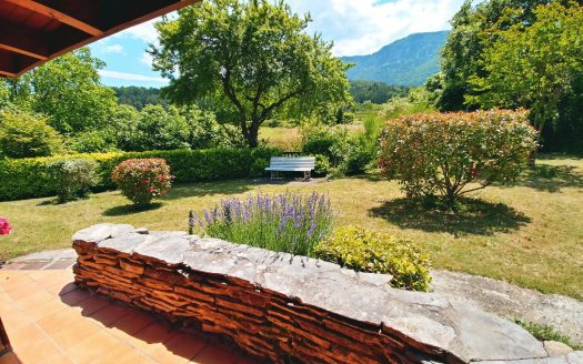 4-BED SINGLE-STOREY HOUSE WITH GARAGE, GARDEN AND BEAUTIFUL COUNTRY VIEWS