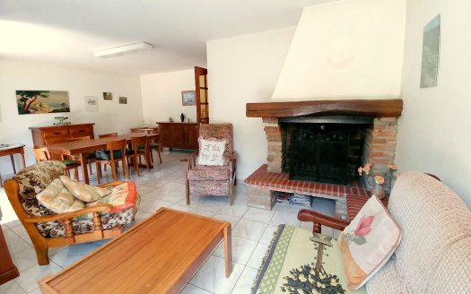 4-BED SINGLE-STOREY HOUSE WITH GARAGE, GARDEN AND BEAUTIFUL COUNTRY VIEWS