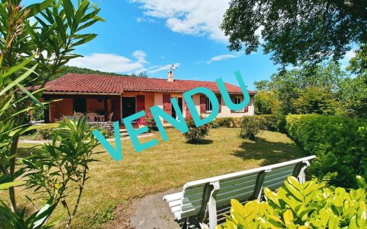 4-BED SINGLE-STOREY HOUSE WITH GARAGE, GARDEN AND BEAUTIFUL COUNTRY VIEWS