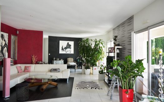 Beautiful contemporary villa 260M² and annex of 160M²