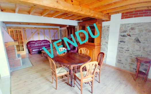 RENOVATED 4-BED VILLAGE HOUSE WITH COURTYARD AND GARAGE