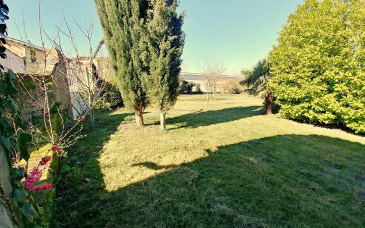 SUBSTANTIAL 4-BED CHARACTER PROPERTY WITH LARGE GARAGE/WORKSHOP AND PRIVATE ENCLOSED GARDEN
