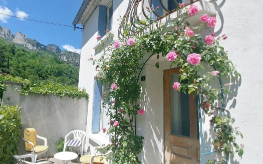 Detached two-bedroom stone house with courtyard and terraces