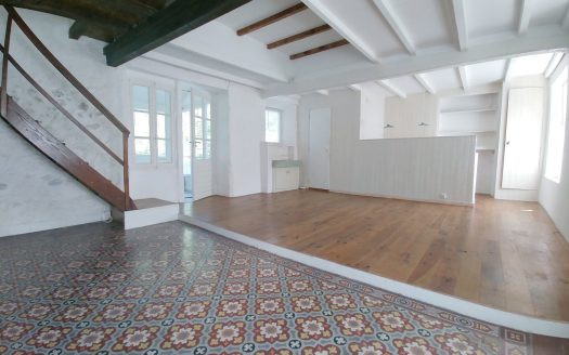 Detached two-bedroom stone house with courtyard and terraces