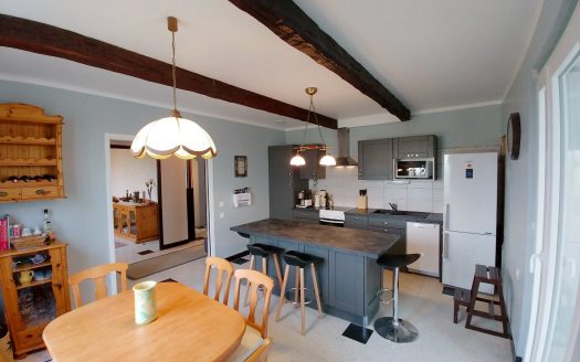DETACHED 3-BED HOUSE WITH CONSERVATORY, GARAGE & WORKSHOP