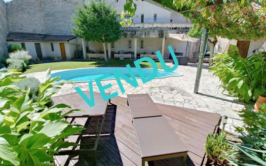 SPACIOUS 3-BED DUPLEX WITH PRIVATE GARDEN AND POOL