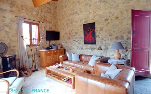 BEAUTIFULLY RENOVATED STONE HOUSE WITH GARDEN AND TERRACE IN DELIGHTFUL COUNTRY SETTING