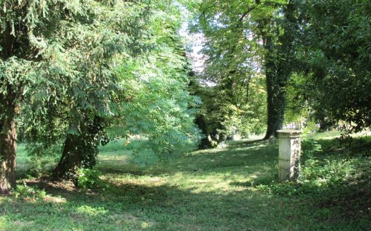 Beautiful stone house, 142 sqm, 2HA and outbuildings