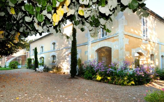 18th century chateau with outbuildings, 960 sqm, 24 rooms