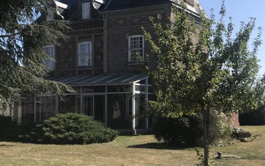 Beautiful house of 230 sqm in a park of 5200 sqm sports