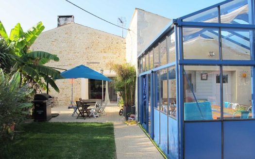 Charentaise village house, 6 rooms, 170 sqm
